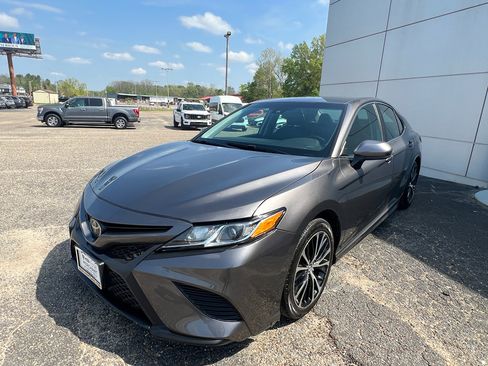 Used 2018 Toyota Camry SE image 5