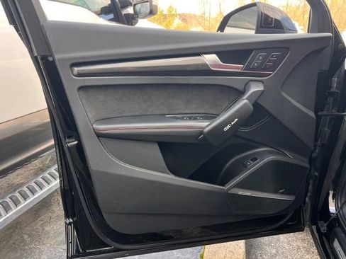 Used 2018 Audi SQ5 Prestige w/ Prestige Package image 9