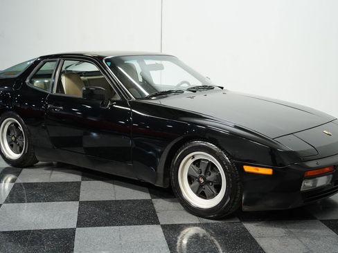 Used 1986 Porsche 944 Turbo image 13