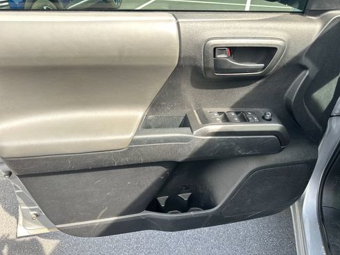 Used 2021 Toyota Tacoma SR5 RWD image 11