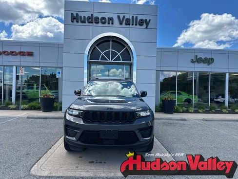 Used 2023 Jeep Grand Cherokee Altitude AWD/4WD image 1