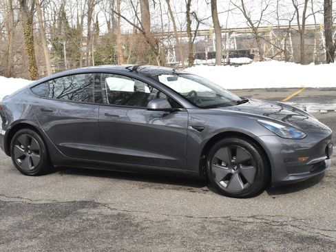 Used 2023 Tesla Model 3 Standard Range image 11