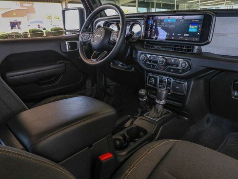 Used 2024 Jeep Gladiator Sport AWD/4WD image 32