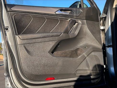 Used 2024 Volkswagen Tiguan SE image 20