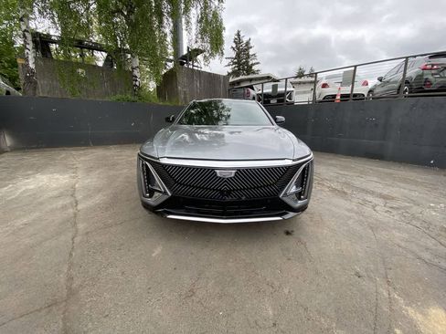 Used 2024 Cadillac Lyriq Luxury w/ LPO, Floor Liner Package AWD/4WD image 9