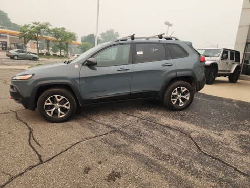 Used 2015 Jeep Cherokee Trailhawk w/ Leather Interior Group AWD/4WD image 26