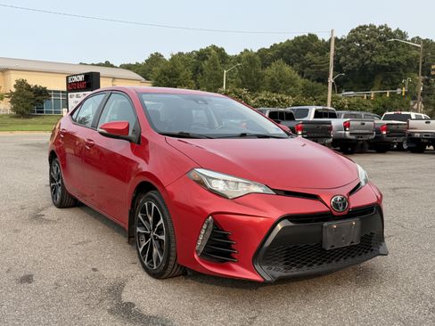 Used 2018 Toyota Corolla SE FWD image 3