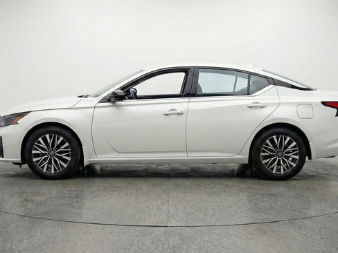 Used 2025 Nissan Altima 2.5 SV image 5