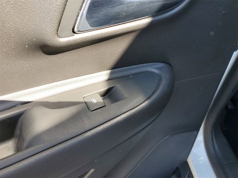 Used 2018 Chevrolet Trax LT w/ LT Convenience Package image 14