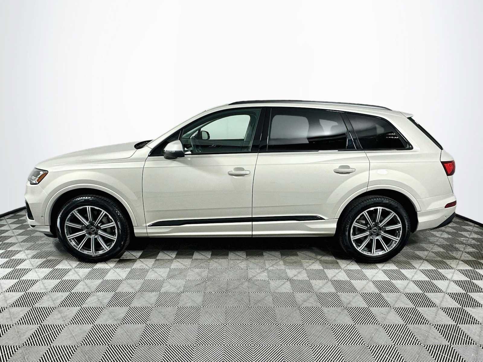 Certified 2023 Audi Q7 2.0T Premium Plus w/ Premium Plus Package AWD/4WD image 4
