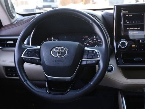 Used 2021 Toyota Highlander Platinum image 25