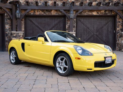 Used 2001 Toyota MR2 Spyder image 12