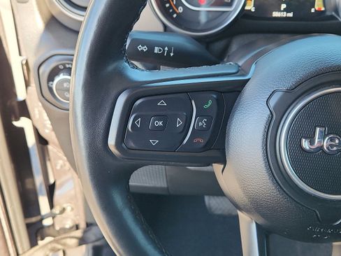 Used 2021 Jeep Gladiator Sport image 16