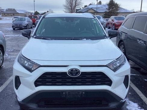 Used 2019 Toyota RAV4 LE image 2