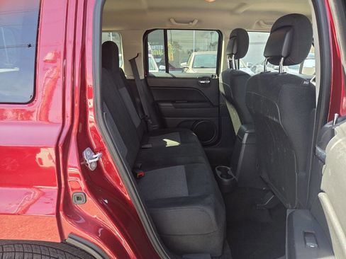 Used 2014 Jeep Patriot Latitude image 20