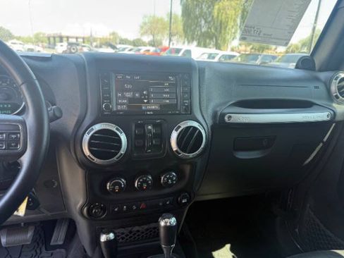 Used 2014 Jeep Wrangler Unlimited Sahara w/ Max Tow Package AWD/4WD image 14