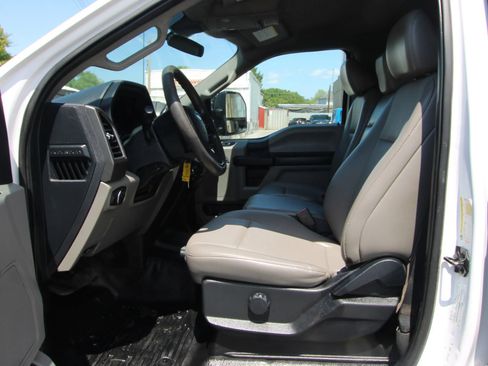 Used 2022 Ford F250 XL w/ Power Equipment Group AWD/4WD image 9