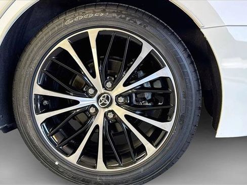 Used 2019 Toyota Camry SE w/ Sunroof Package FWD image 30