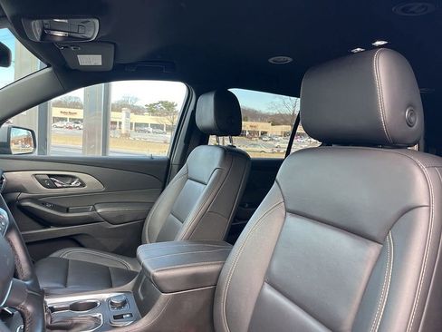 Used 2023 Chevrolet Traverse LT image 28