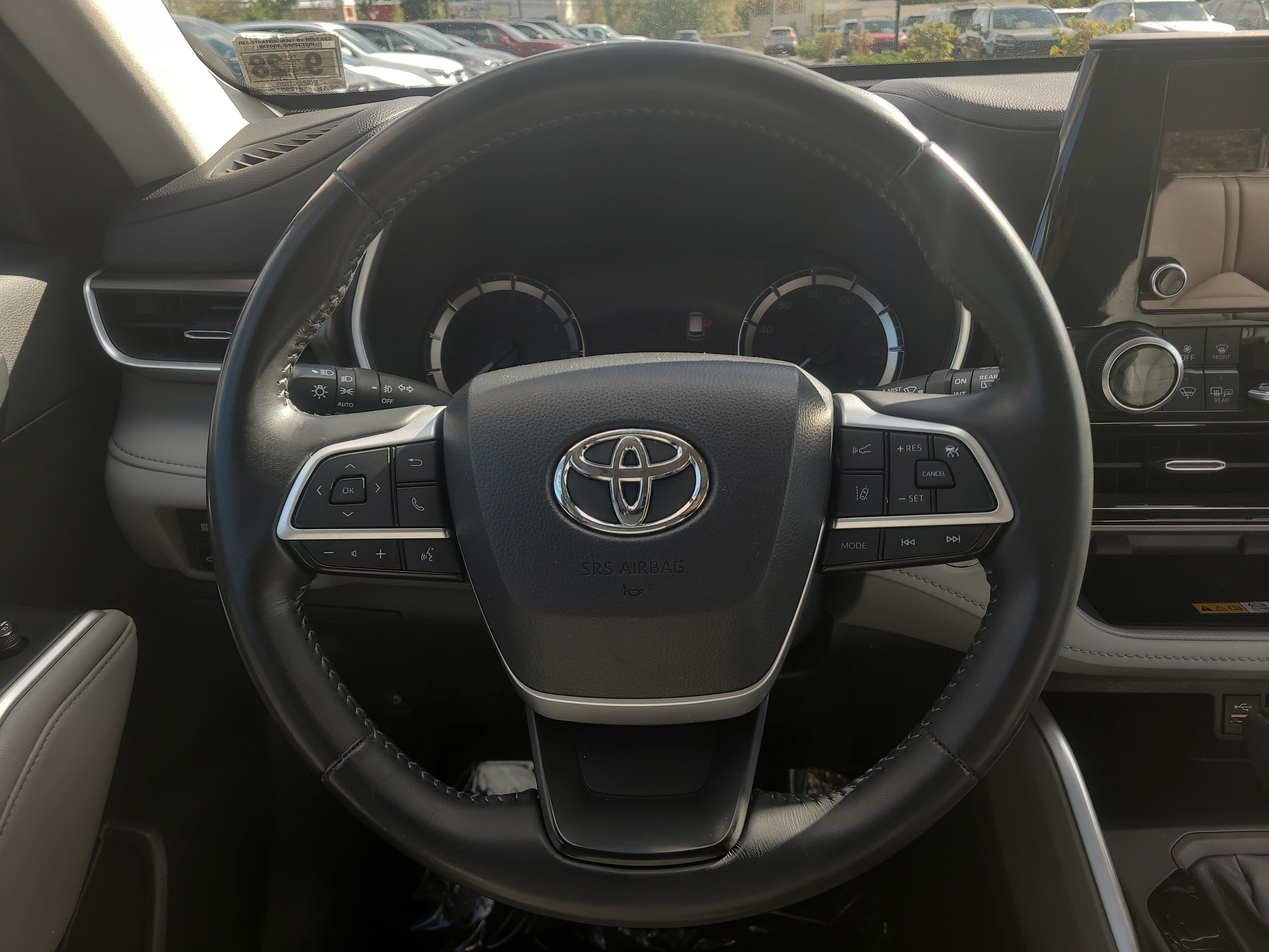 Used 2023 Toyota Highlander XLE AWD/4WD image 22