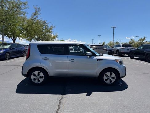 Used 2016 Kia Soul FWD image 3