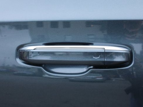 Used 2021 Cadillac Escalade Premium Luxury w/ Driver Assist Tech Package image 9