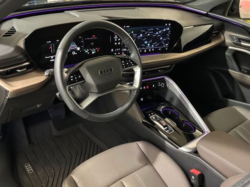 Used 2025 Audi Q5 Premium w/ Convenience Package image 19