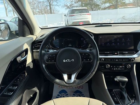 Used 2022 Kia Niro EX Premium image 15