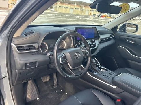 Certified 2024 Toyota Highlander XLE image 43