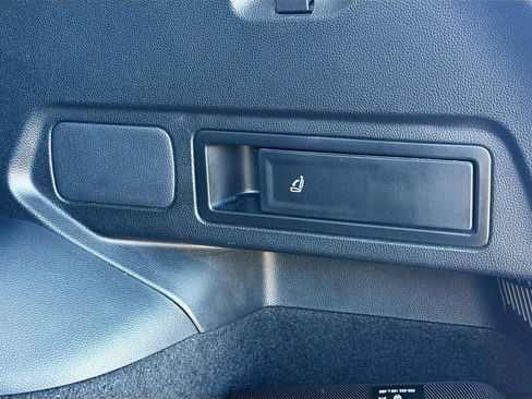 Used 2022 Volkswagen Tiguan SE image 14