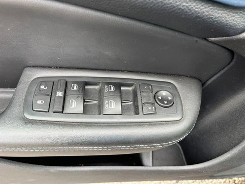 Used 2016 Chrysler 200 S FWD image 16