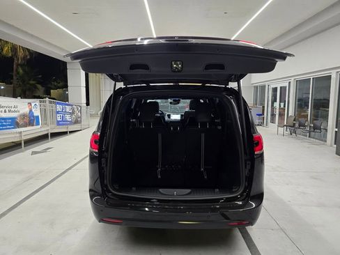 New 2026 Chrysler Pacifica Limited w/ S Appearance Package AWD/4WD image 35