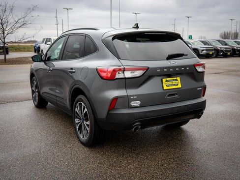 Used 2022 Ford Escape SE w/ SE Sport Appearance Package image 8