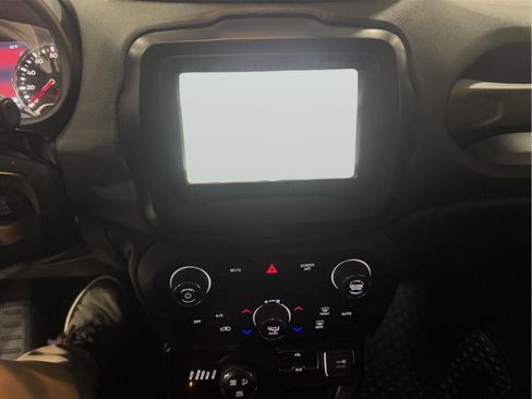 Used 2019 Jeep Renegade Trailhawk image 15