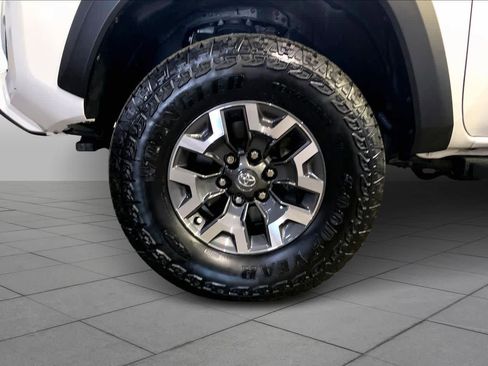 Used 2023 Toyota Tacoma TRD Off-Road image 11