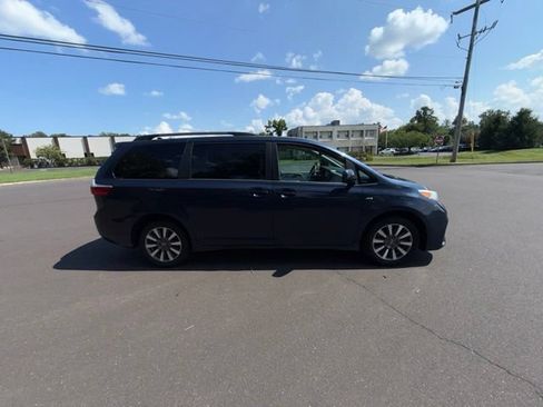 Used 2020 Toyota Sienna LE AWD/4WD image 9