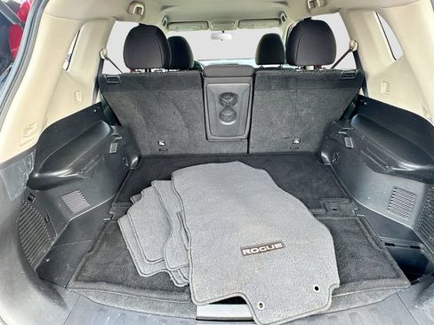 Used 2017 Nissan Rogue SV FWD image 30