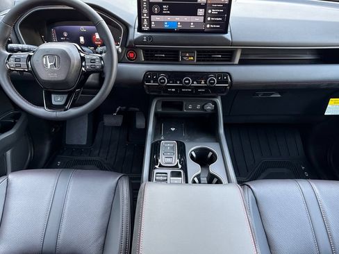 Used 2026 Honda Pilot Black Edition image 9