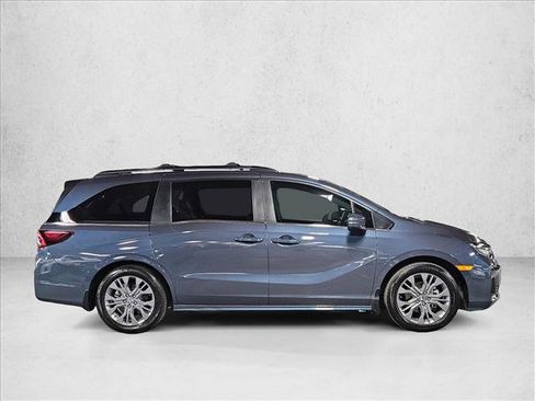 Used 2025 Honda Odyssey Touring image 4