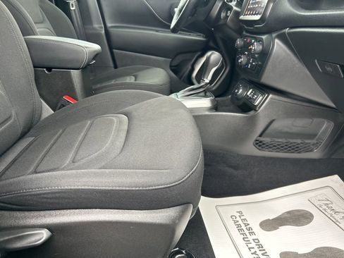 Used 2022 Jeep Renegade Latitude w/ Convenience Group image 19