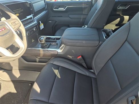 New 2026 GMC Sierra 1500 SLT image 17