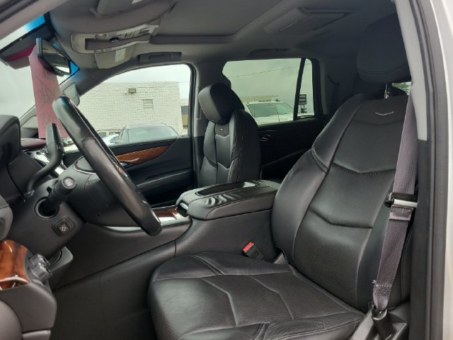 Used 2015 Cadillac Escalade Luxury AWD/4WD image 5