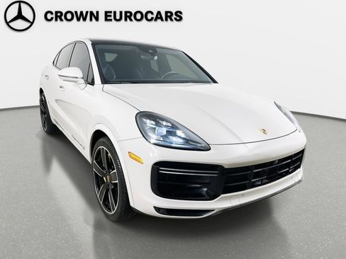 Used 2020 Porsche Cayenne Turbo S image 3