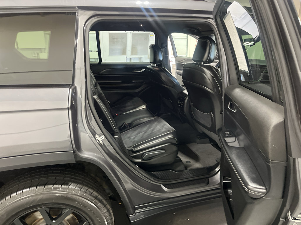 Used 2024 Jeep Grand Cherokee L Laredo AWD/4WD image 16