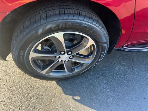 Used 2020 Buick Enclave Essence w/ LPO, Touring Package image 32