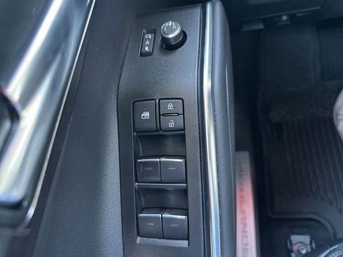 Used 2026 Toyota Highlander Limited image 25