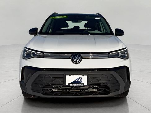 Used 2025 Volkswagen Taos SE AWD/4WD image 2