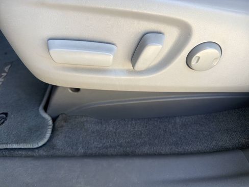 Used 2018 Toyota Sienna LE w/ Carpet Mat Package FWD image 15