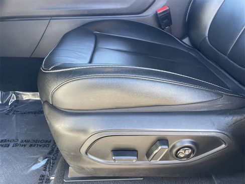 Used 2024 Jeep Grand Cherokee L Limited w/ Luxury Tech Group II image 23