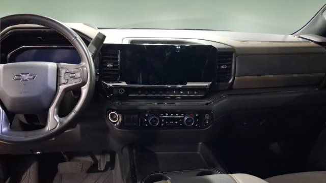 Used 2024 Chevrolet Silverado 2500 ZR2 w/ Technology Package AWD/4WD image 8